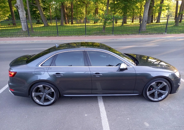 Audi S4 cena 132000 przebieg: 136000, rok produkcji 2018 z Ząbki małe 529